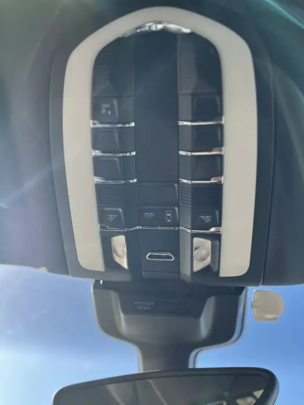 Porsche Macan 2014 - 39000 EUR, 218500 km - AUTO.MOTO.pt - 218500km - foto 18 de 37