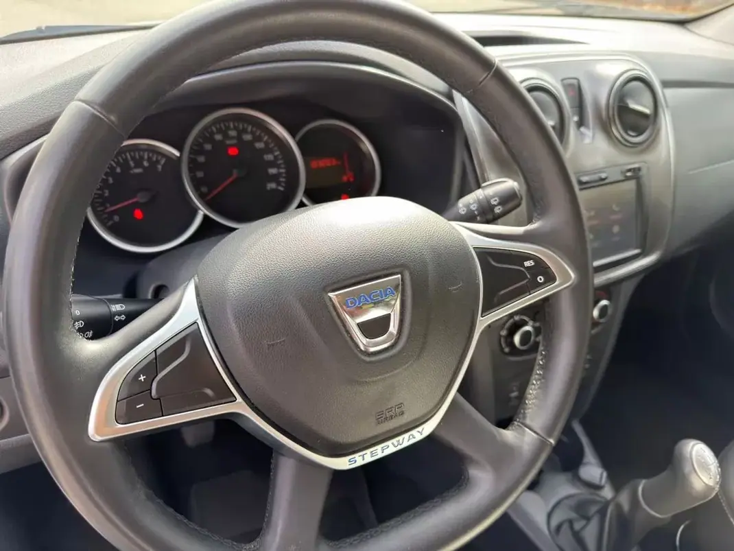 Dacia Sandero 2017 - 9900 EUR, 103200 km - AUTO.MOTO.pt - 103200km - foto 15 de 24