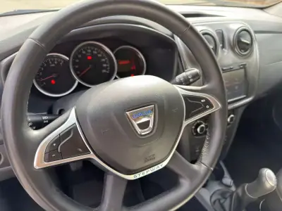 Dacia Sandero 2017 - 9900 EUR, 103200 km - AUTO.MOTO.pt - 103200km - foto 15 de 24