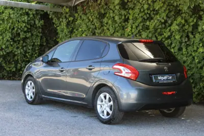 Peugeot 208 2013 - 7900 EUR, 110000 km - 110000km - foto 10 de 15