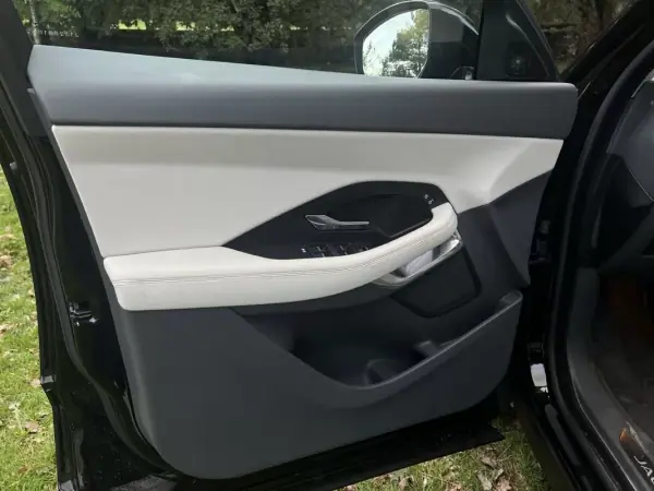 Jaguar E-Pace 2018 - 29750 EUR, 77000 km - AUTO.MOTO.pt - 77000km - foto 44 de 53