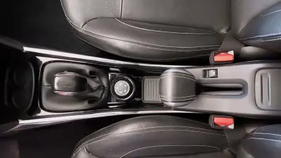 Peugeot 2008 2015 - 11490 EUR, 92490 km - AUTO.MOTO.pt - 92490km - foto 72 de 72