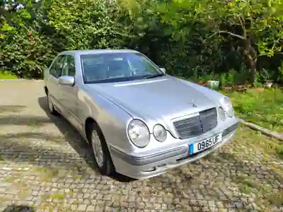 Mercedes-Benz E 220 2002 - 6500 EUR, 455000 km - AUTO.MOTO.pt - 455000km - foto 2 de 9