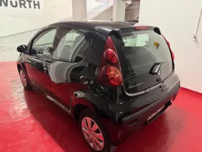 Peugeot 107 2013 - 6250 EUR, 116000 km - AUTO.MOTO.pt - 116000km - foto 6 de 26