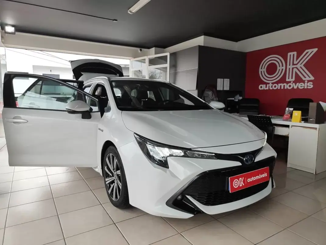 Toyota Corolla Touring Sports 2021 - 21950 EUR, 114000 km - AUTO.MOTO.pt - 114000km - foto 19 de 35