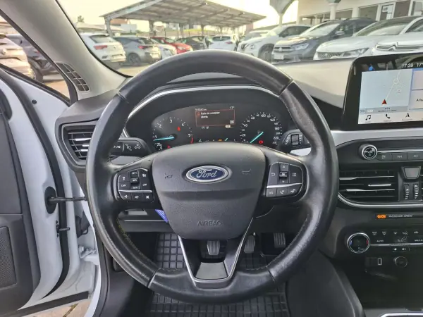 Ford Focus 2019 - 15500 EUR, 119500 km - AUTO.MOTO.pt - 119500km - foto 14 de 30