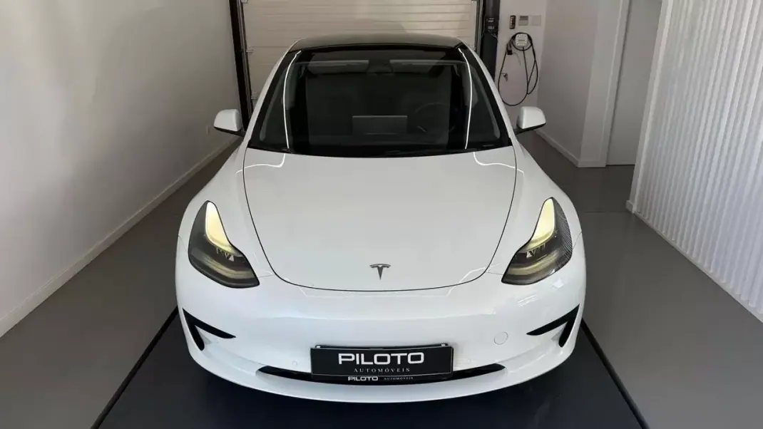 Tesla Model 3 2022 - 29990 EUR, 84000 km - AUTO.MOTO.pt - 84000km - foto 4 de 21