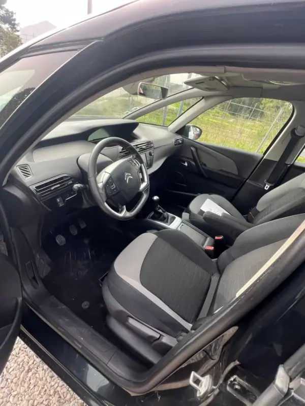 Citroën C4 Picasso 2015 - 6990 EUR, 180000 km - AUTO.MOTO.pt - 180000km - foto 5 de 6