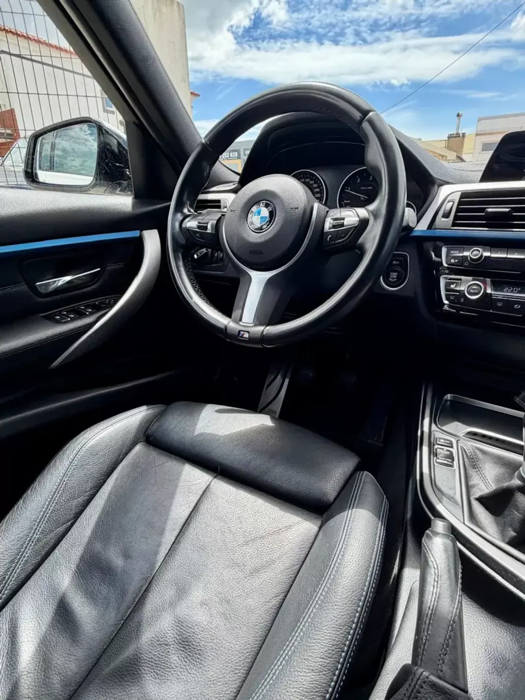 BMW 320 2019 - 23950 EUR, 152000 km - AUTO.MOTO.pt - 152000km - foto 14 de 34