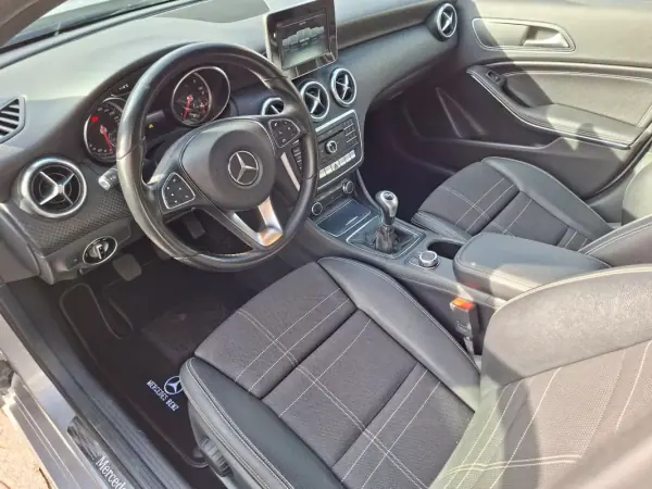Mercedes-Benz A 180 2017 - 16900 EUR, 125000 km - AUTO.MOTO.pt - 125000km - foto 17 de 31