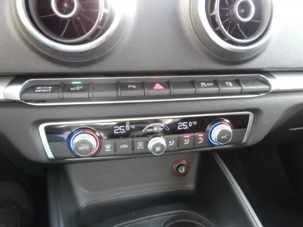 Audi A3 Sportback 2015 - 17500 EUR, 195633 km - AUTO.MOTO.pt - 195633km - foto 21 de 41
