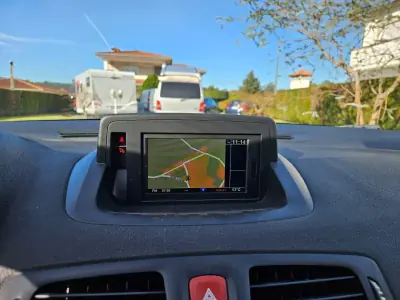 Renault Mégane Coupe 2012 - 8750 EUR, 143620 km - AUTO.MOTO.pt - 143620km - foto 5 de 8