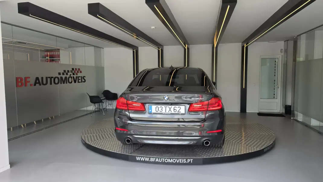 BMW 530 2017 - 21900 EUR, 230206 km - AUTO.MOTO.pt - 230206km - foto 16 de 58
