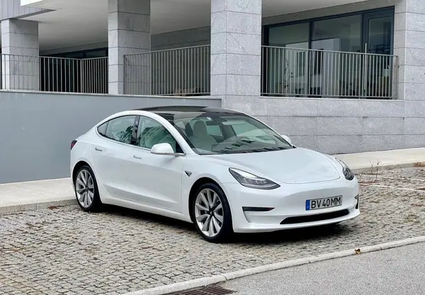 Tesla Model 3 2019 - 20000 EUR, 72000 km - AUTO.MOTO.pt - 72000km - foto 10 de 10
