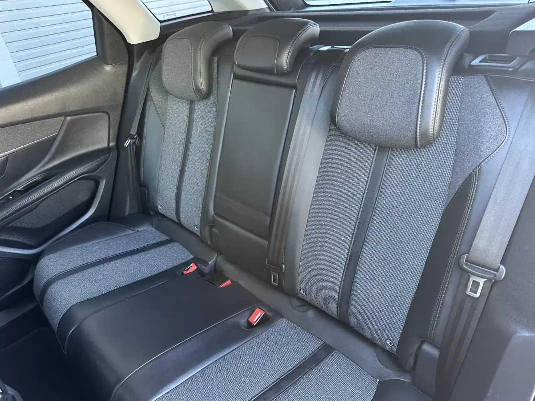 Peugeot 3008 2018 - 14900 EUR, 240000 km - 240000km - foto 34 de 62