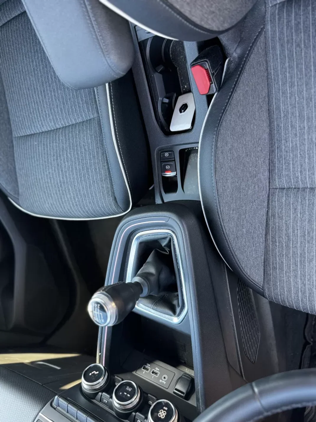 Renault Clio 2021 - 16400 EUR, 88000 km - AUTO.MOTO.pt - 88000km - foto 16 de 20