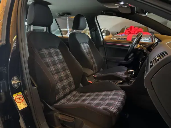 Volkswagen Golf 2019 - 26490 EUR, 92118 km - AUTO.MOTO.pt - 92118km - foto 22 de 25