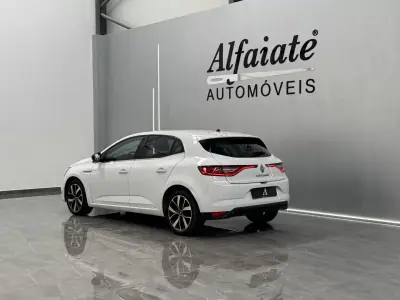 Renault Mégane 2019 - 15990 EUR, 124000 km - AUTO.MOTO.pt - 124000km - foto 2 de 11