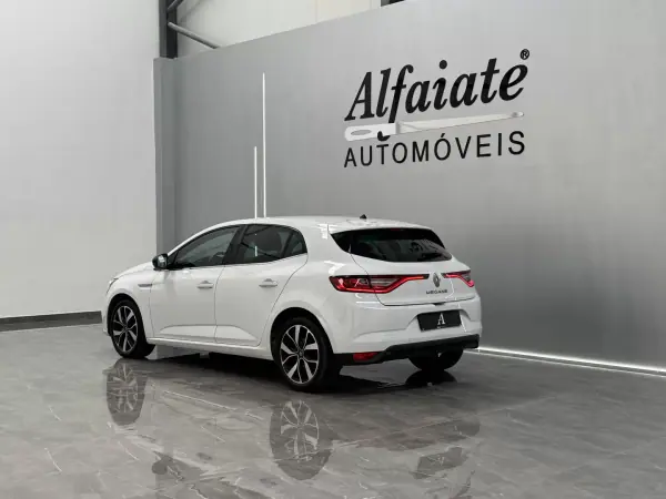 Renault Mégane 2019 - 15990 EUR, 124000 km - AUTO.MOTO.pt - 124000km - foto 2 de 11
