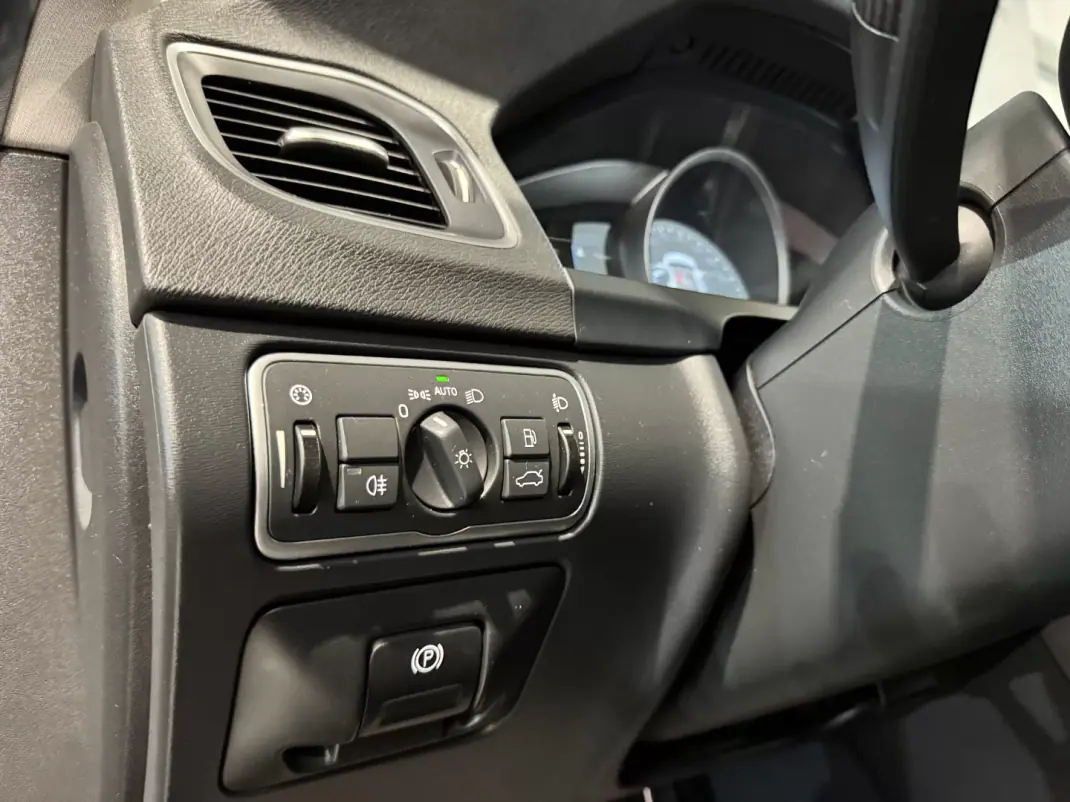 Volvo V60 2016 - 13900 EUR, 265393 km - 265393km - foto 38 de 44