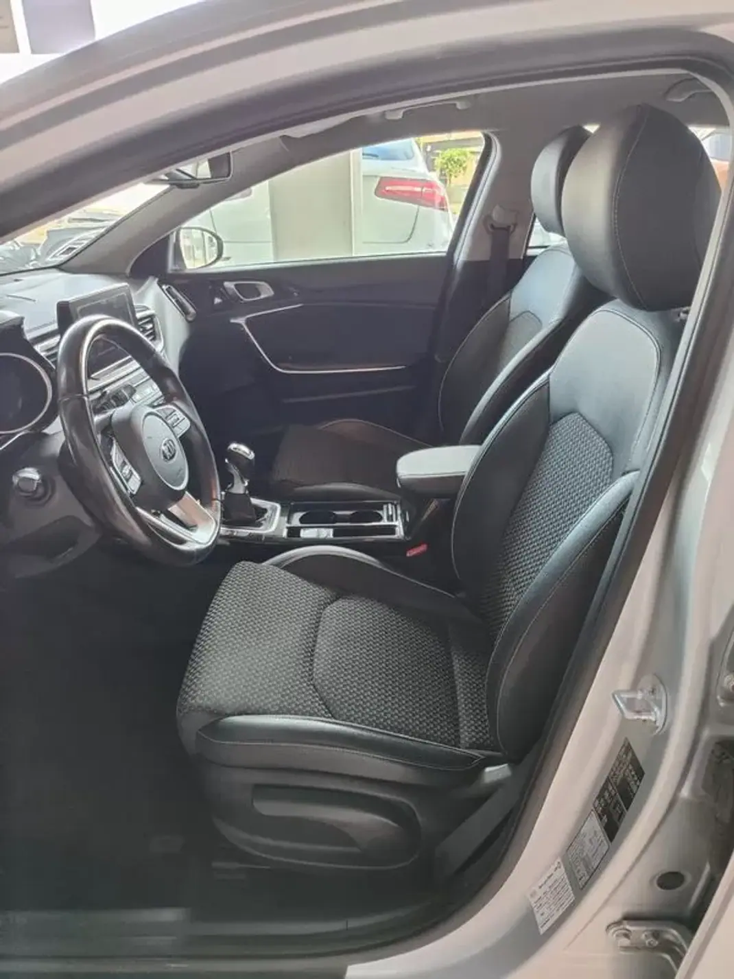 Kia Ceed SW 2019 - 18250 EUR, 70500 km - AUTO.MOTO.pt - 70500km - foto 13 de 35