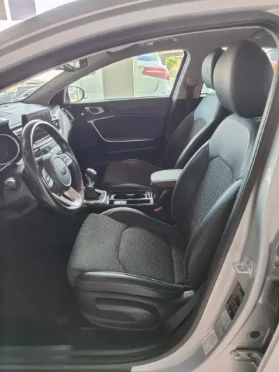 Kia Ceed SW 2019 - 18250 EUR, 70500 km - AUTO.MOTO.pt - 70500km - foto 13 de 35