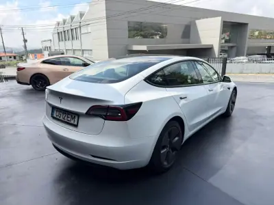 Tesla Model 3 2021 - 24900 EUR, 142000 km - AUTO.MOTO.pt - 142000km - foto 3 de 10