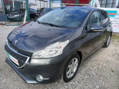 Peugeot 208 2015 - 7450 EUR, 116512 km - AUTO.MOTO.pt - 116512km - foto 2 de 23