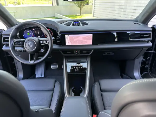 Porsche Macan 2025 - 127000 EUR, 12000 km - AUTO.MOTO.pt - 12000km - foto 32 de 80