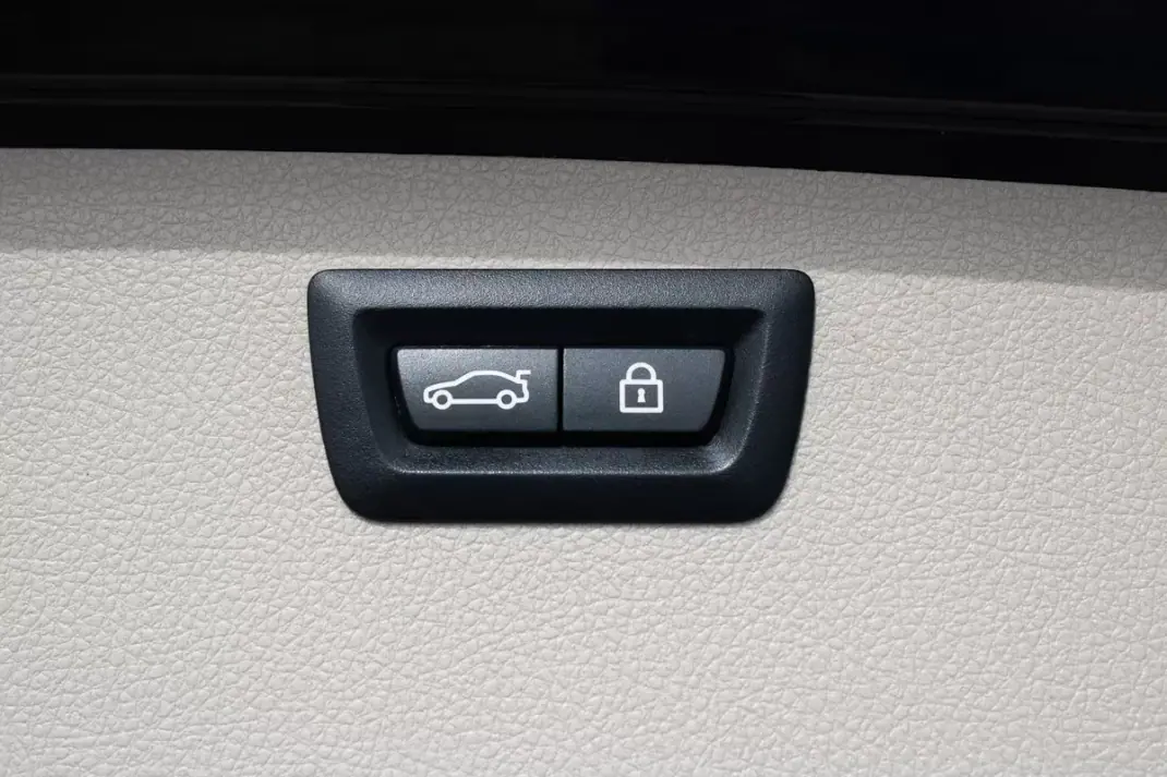 BMW 320 2016 - 18900 EUR, 173000 km - AUTO.MOTO.pt - 173000km - foto 9 de 19