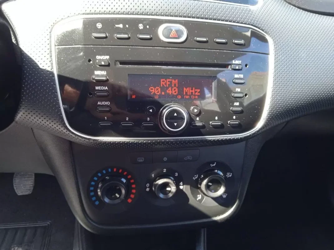 Fiat Punto Evo 2011 - 5490 EUR, 240107 km - 240107km - foto 8 de 9