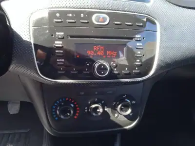 Fiat Punto Evo 2011 - 5490 EUR, 240107 km - AUTO.MOTO.pt - 240107km - foto 8 de 9
