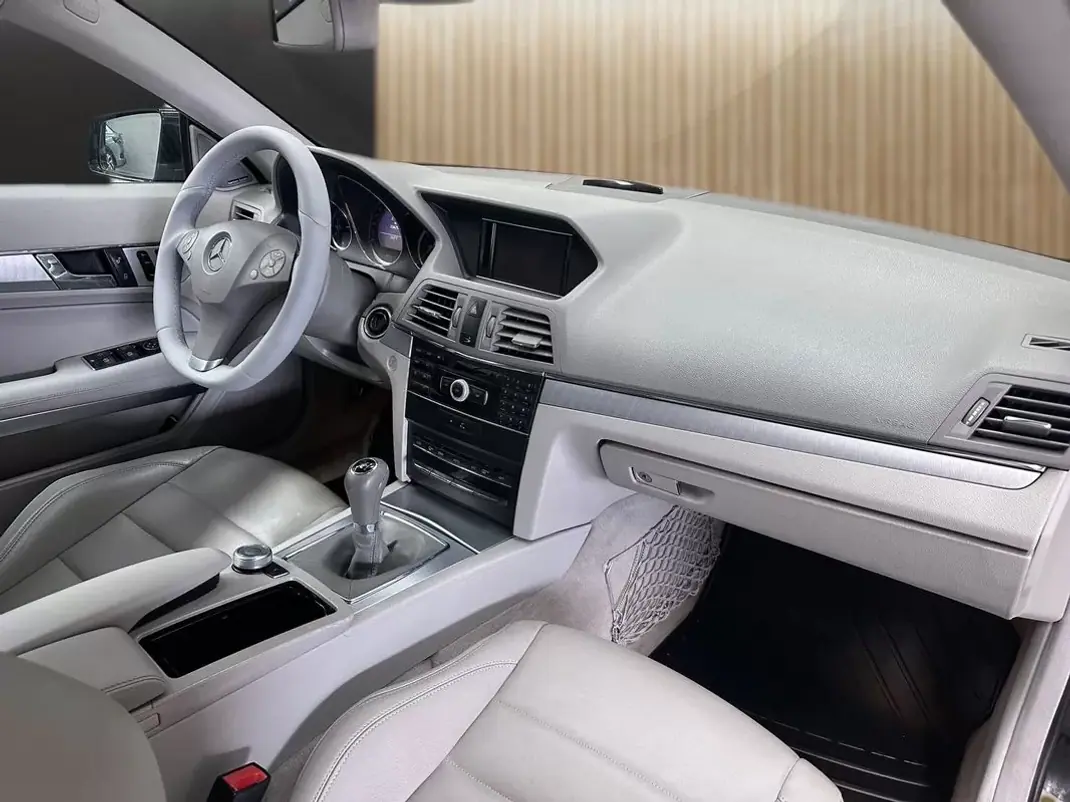 Mercedes-Benz E 250 2011 - 13800 EUR, 336000 km - AUTO.MOTO.pt - 336000km - foto 9 de 19