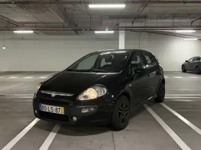 Fiat Punto 2011 - 3000 EUR, 289000 km - AUTO.MOTO.pt - 289000km - foto 2 de 10