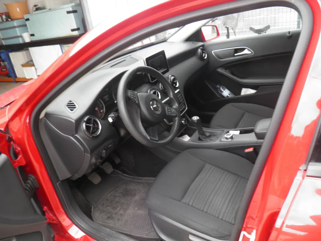 Mercedes-Benz A 160 2015 - 13750 EUR, 204000 km - 204000km - foto 8 de 13