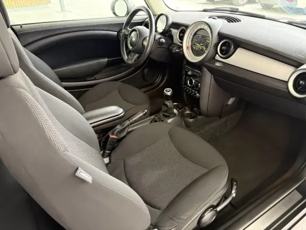 MINI Clubman 2014 - 11990 EUR, 156826 km - AUTO.MOTO.pt - 156826km - foto 8 de 15