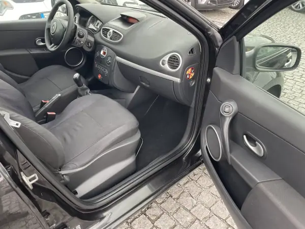 Renault Clio 2008 - 3500 EUR, 376787 km - AUTO.MOTO.pt - 376787km - foto 13 de 21