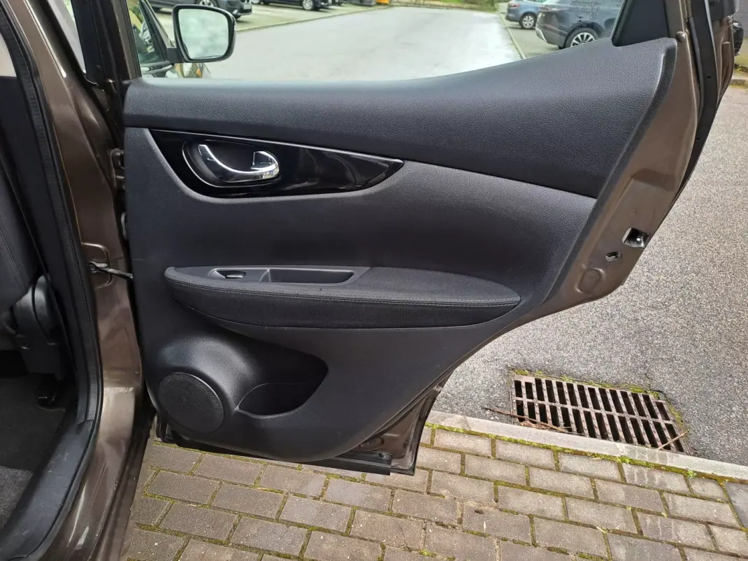 Nissan Qashqai 2015 - 13000 EUR, 125000 km - AUTO.MOTO.pt - 125000km - foto 18 de 22
