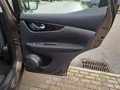 Nissan Qashqai 2015 - 13000 EUR, 125000 km - AUTO.MOTO.pt - 125000km - foto 18 de 22