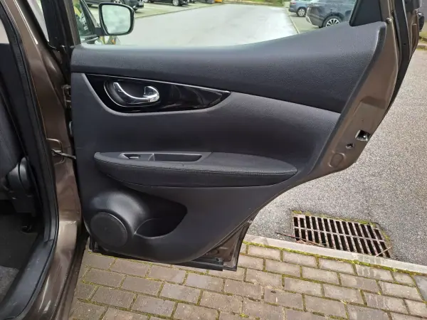 Nissan Qashqai 2015 - 13000 EUR, 125000 km - AUTO.MOTO.pt - 125000km - foto 18 de 22