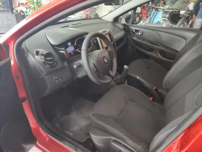 Renault Clio Sport Tourer 2014 - 11900 EUR, 162000 km - AUTO.MOTO.pt - 162000km - foto 5 de 11