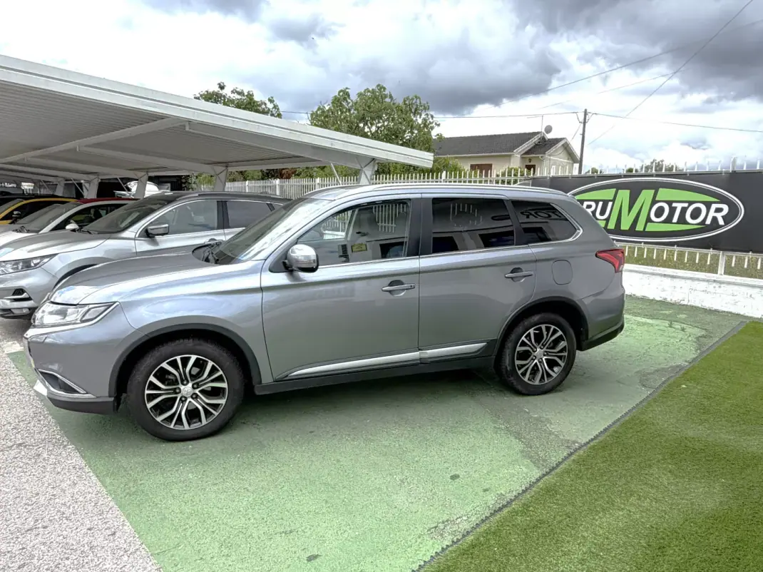 Mitsubishi Outlander 2018 - 17900 EUR, 129355 km - AUTO.MOTO.pt - 129355km - foto 3 de 24
