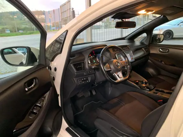 Nissan Leaf 2019 - 16450 EUR, 58449 km - AUTO.MOTO.pt - 58449km - foto 10 de 16