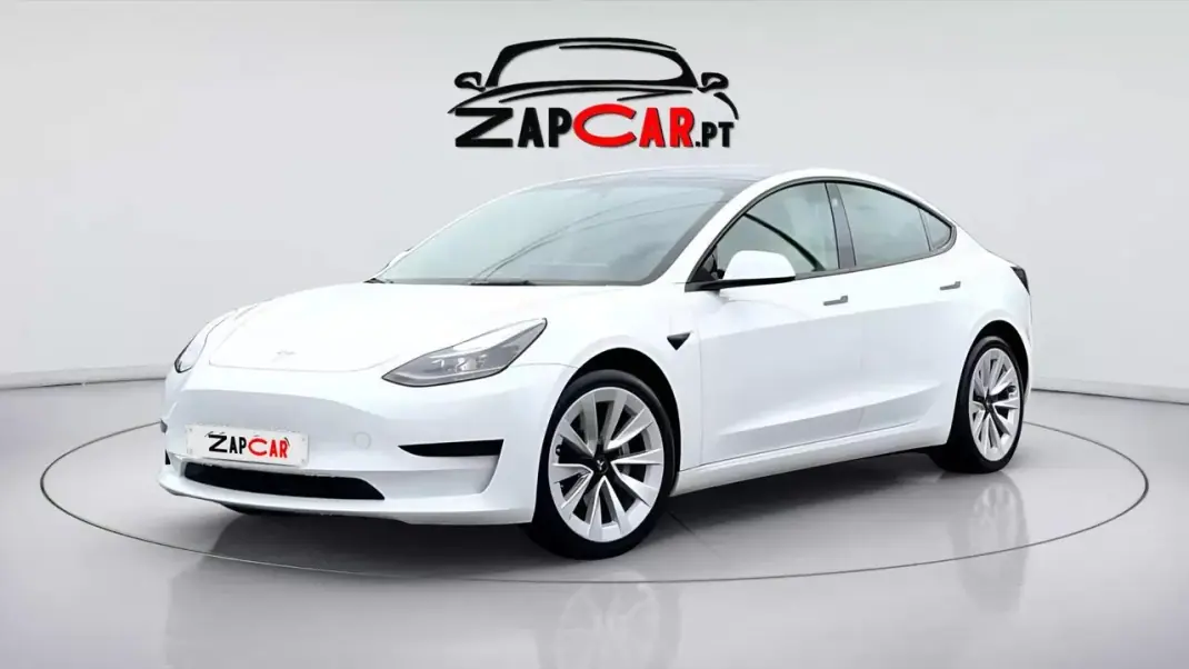 Tesla Model 3 2022 - 28500 EUR, 45186 km - AUTO.MOTO.pt - 45186km - foto 7 de 15