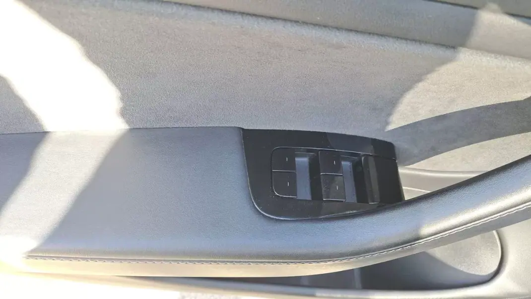 Tesla Model 3 2019 - 22500 EUR, 113000 km - AUTO.MOTO.pt - 113000km - foto 51 de 53
