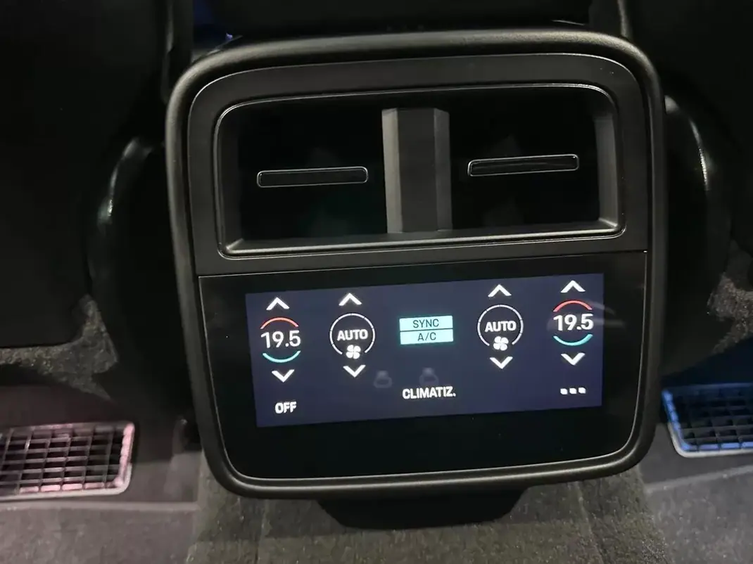 Porsche Taycan 2023 - 68800 EUR, 94000 km - AUTO.MOTO.pt - 94000km - foto 13 de 20