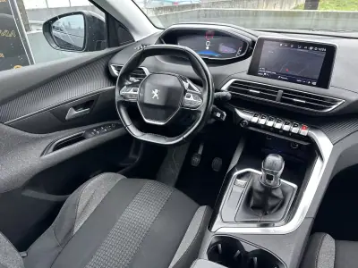 Peugeot 5008 2018 - 14900 EUR, 140000 km - AUTO.MOTO.pt - 140000km - foto 35 de 52
