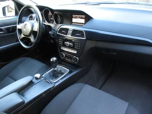 Mercedes-Benz C 180 2012 - 13490 EUR, 240000 km - AUTO.MOTO.pt - 240000km - foto 30 de 47