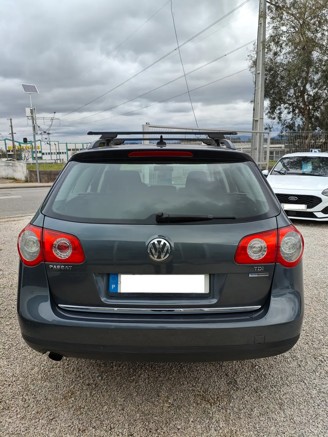 Volkswagen Passat Variant 2010 - 6750 EUR, 281500 km - AUTO.MOTO.pt - 281500km - foto 2 de 11