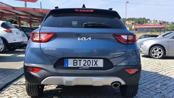 Kia Stonic 2025 - 17490 EUR, 15360 km - AUTO.MOTO.pt - 15360km - foto 5 de 9
